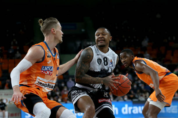 她的表现又 她的表现又