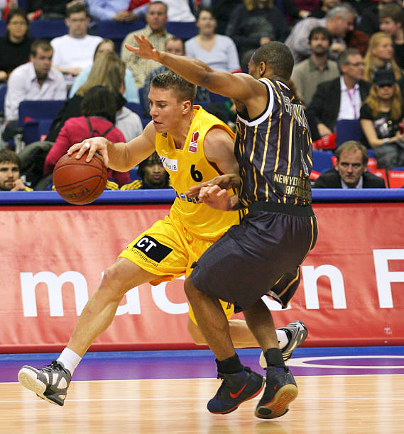 据有利位置 据有利位置